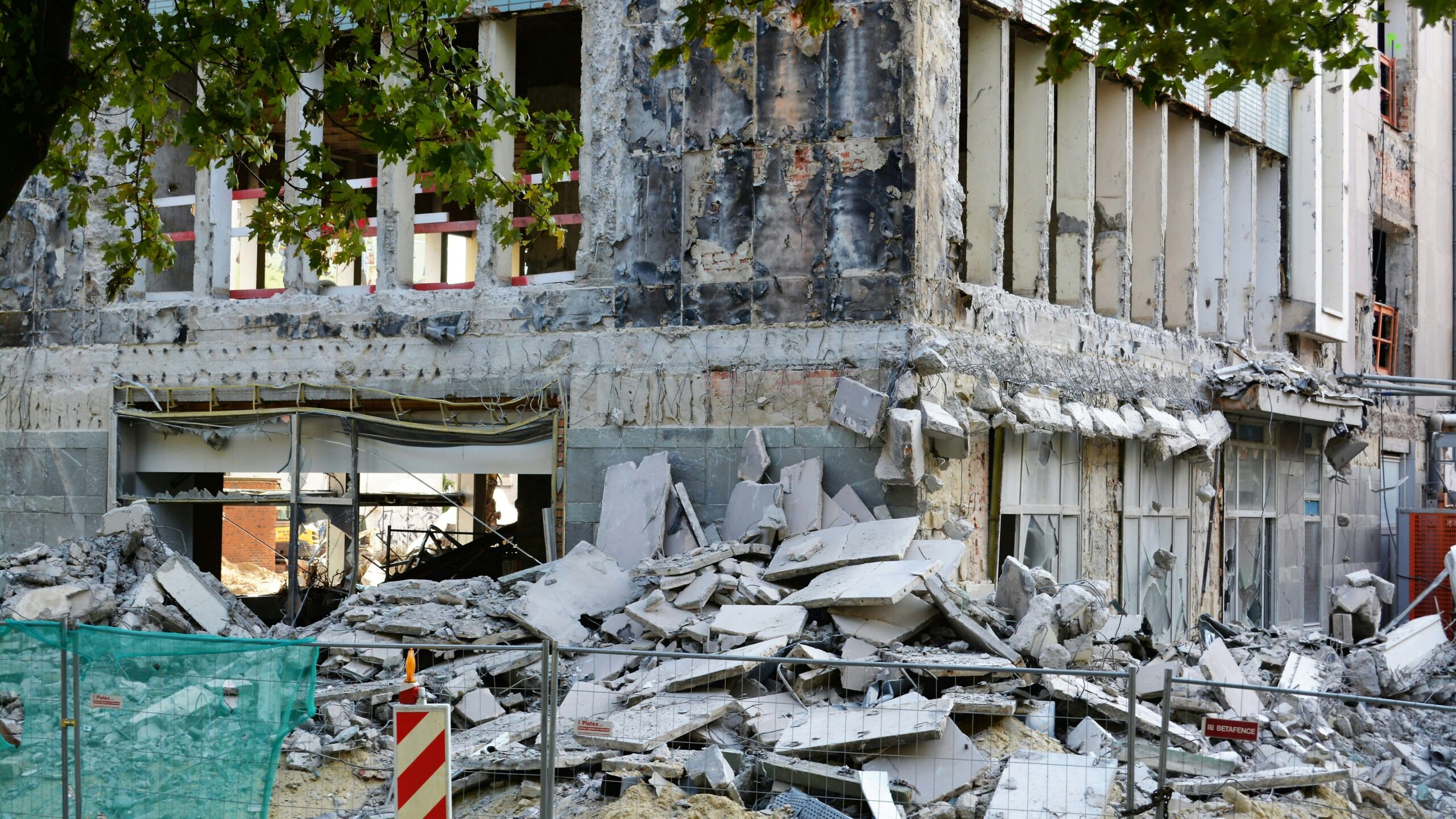 Do earthquakes affect indoor air quality?